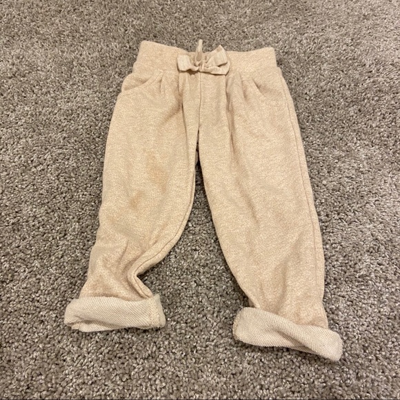 3/$20✨ Girls 2T bundle of tops and bottoms - Picture 11 of 12